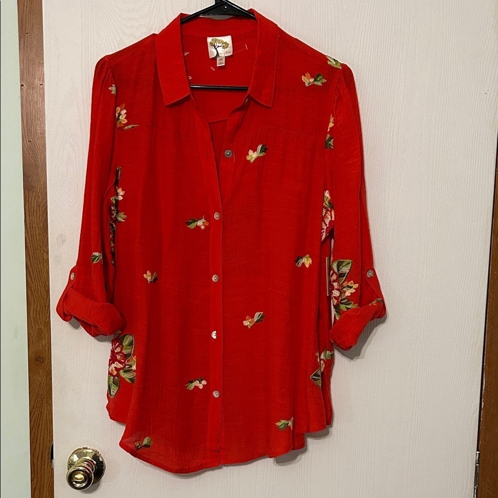 Fig & Flower Floral Embroidered Red Button-Up Blouse Size Medium